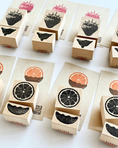 Redbug rubber stamp - Orange chocolate dripped