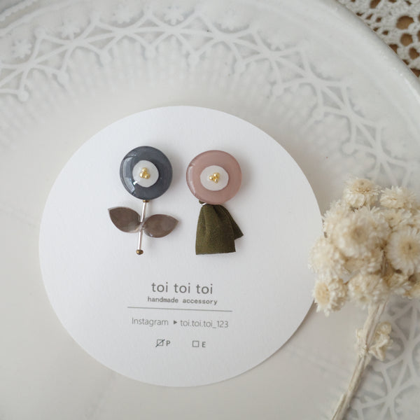 toi toi toi Handmade Accessories - Flower Earrings (Dark Grey x Pink) (Pre-order)