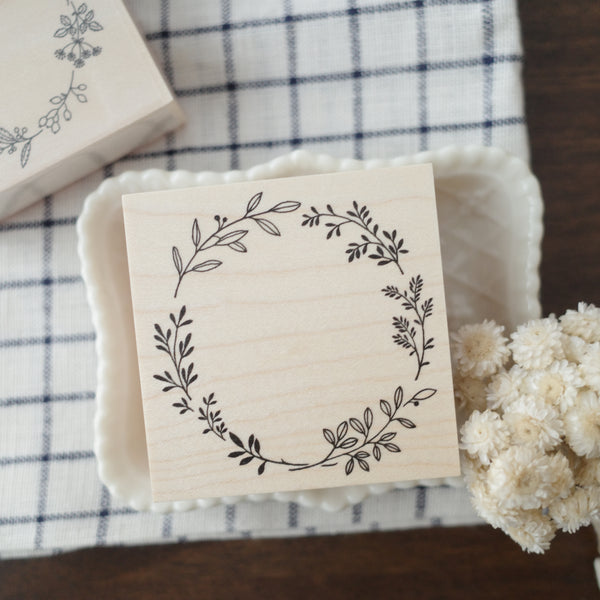 Hutte Paper Works Stamp - Leaves Wreath
