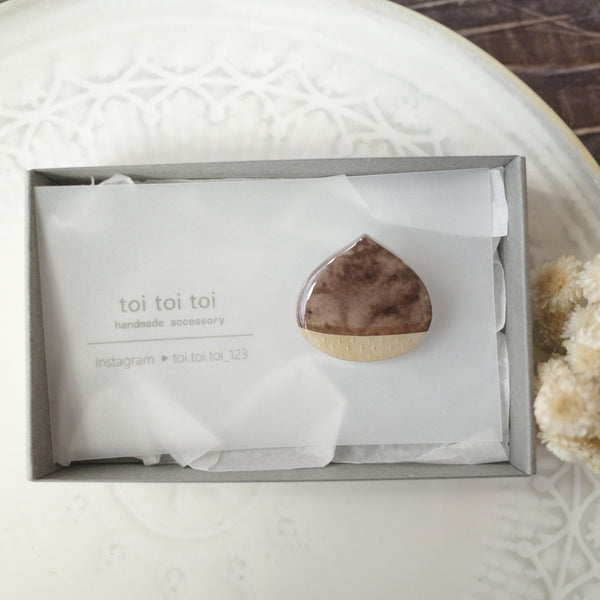 toi toi toi Handmade Accessories - Brooch KASANARI Chestnut