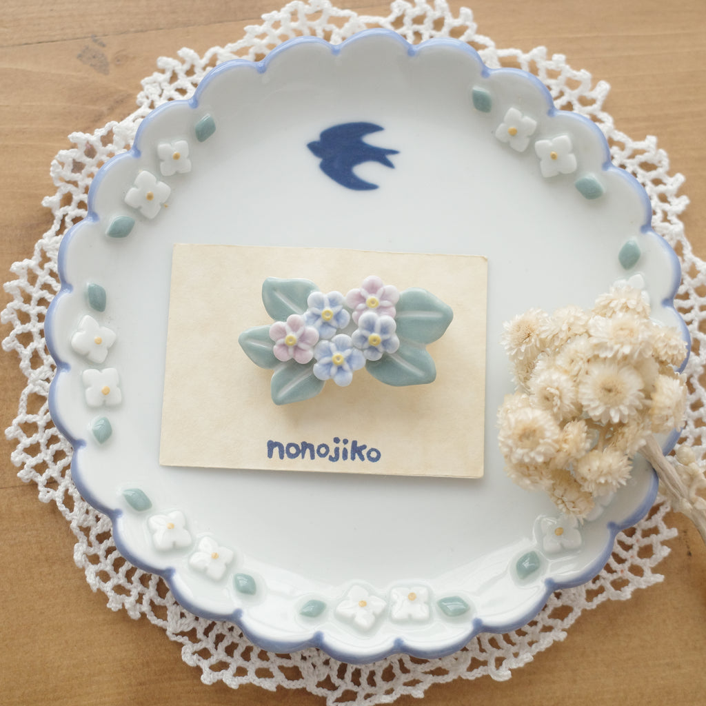 Nonojiko Handmade Accessories - Brooch Forget-me-not (15)