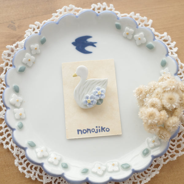 Nonojiko Handmade Accessories - Brooch Swan (10)