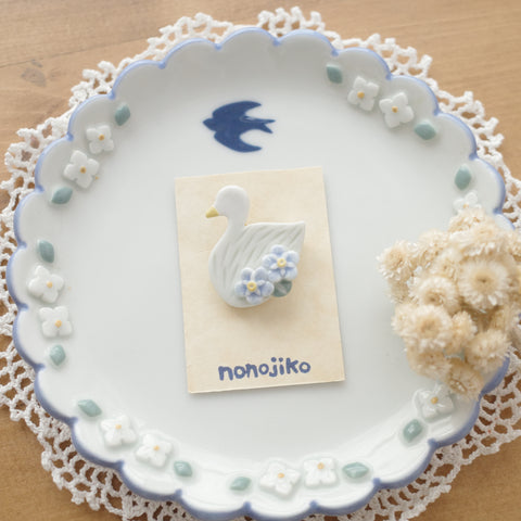 Nonojiko Handmade Accessories - Brooch Swan (10)