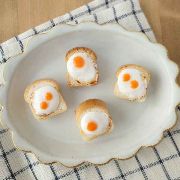 Rye handmade accessories - miniature brooch - Sunny-side-up
