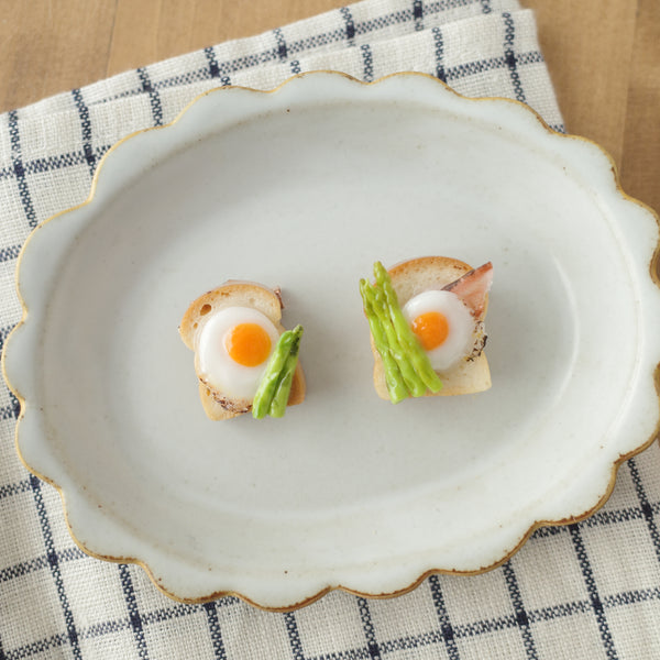 Rye handmade accessories - miniature brooch - Asparagus egg