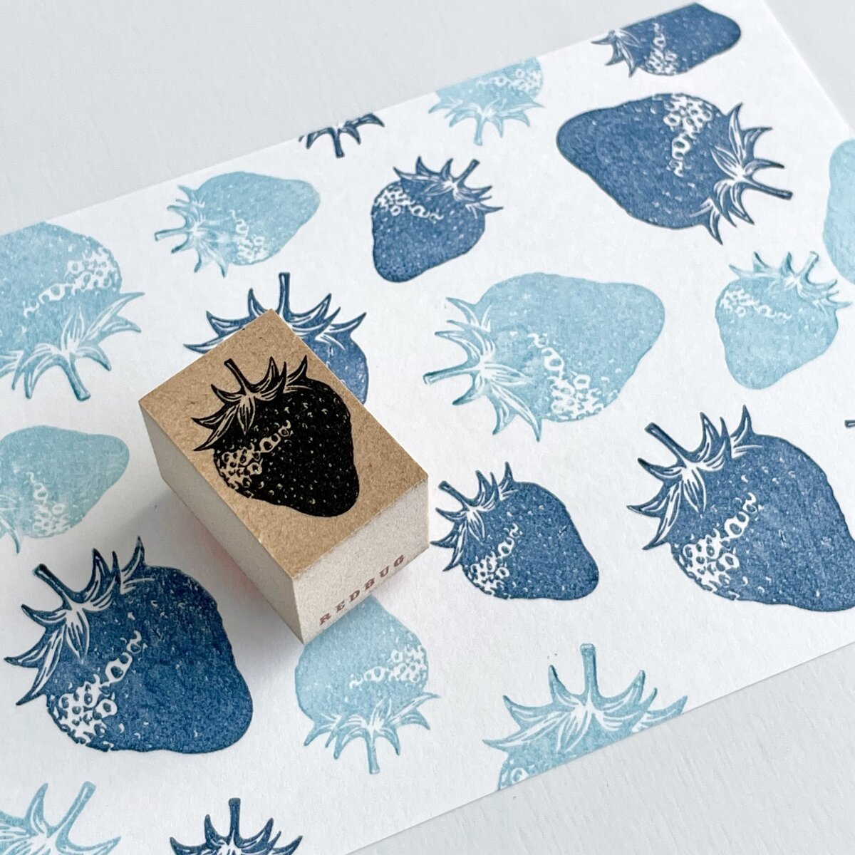 Redbug rubber stamp - Strawberry (small)– petit zakkaya